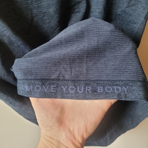 Lululemon size small propel shirt - Picture 4 of 4